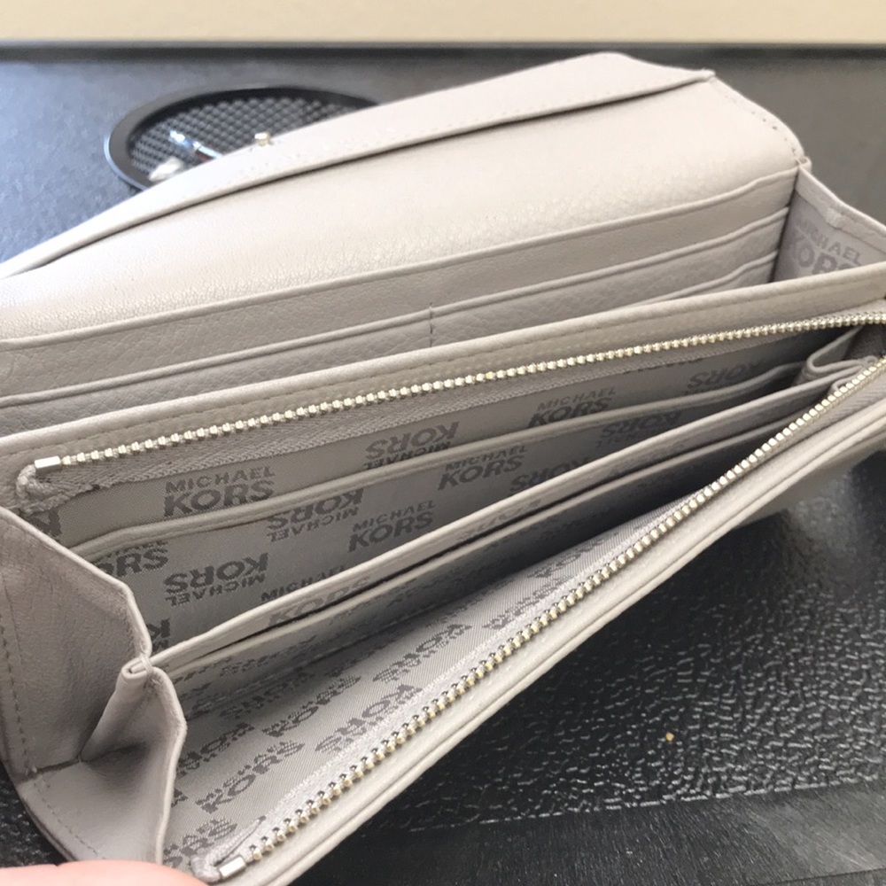 Michael Kors wallet - Picture 5 of 5